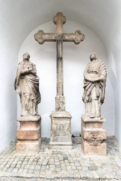 Cesky krumlov, Böhmen / Tschechische Republik - 17.09.: Statuen o — Stockfoto