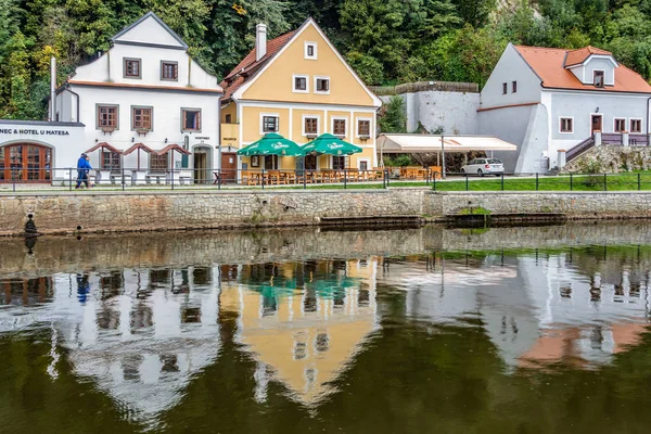 Cesky Krumlov, Csehország/Cseh Köztársaság - szeptember 17.: színes — Stock Fotó