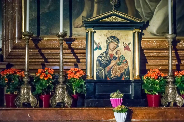 SALZBURG / ÁUSTRIA - SETEMBRO 19: Vista de um Altar em Salzburgo C — Fotografia de Stock