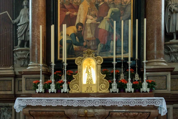 SALZBURG/AUSTRIA - SEPTEMBER 19 : View of an Altar in Salzburg C — Stock Photo, Image
