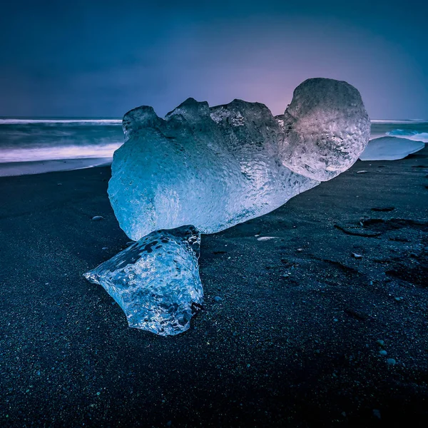 Iceberg sur Jokulsarlon Beach — Photo