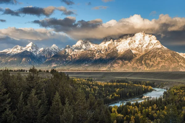 Kilátás nyílik a Grand Tetons-Snake River néz a — Stock Fotó