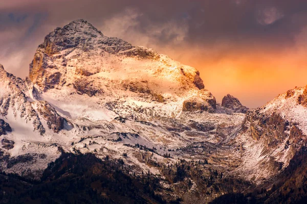 Aussichtsreiche Aussicht auf das Grand Teton Gebirge — Stockfoto