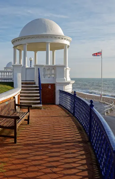 BEXHILL-ON-SEA, EAST SUSSEX / UK - JANEIRO 11: Colunata em Groun — Fotografia de Stock