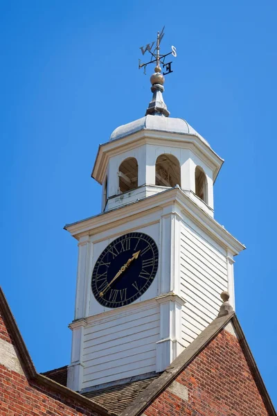 TUNBRIDGE WELLS, KENT/UK - JUNE 30 : Clock Tower in Royal Tunbri — Stock Photo, Image