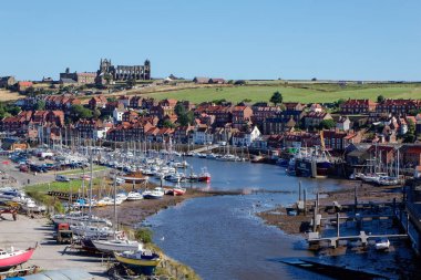 Whitby, North Yorkshire/Uk - 22 Ağustos: Esk yıllarda boyunca görünüm