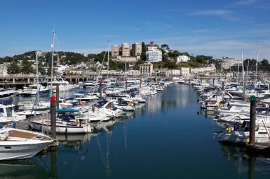Torquay, Devon/Uk - 28 Temmuz: Torbay Devo Marinada tekneler