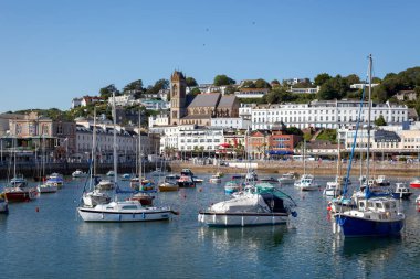 Torquay, Devon/Uk - 28 Temmuz: Şehrin görünümünü ve için liman