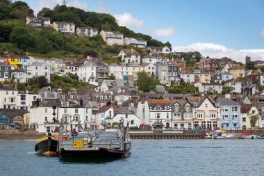 Kingswear, Devon/Uk - 28 Temmuz: Üç kere Kingswear Dartmou görünümünü