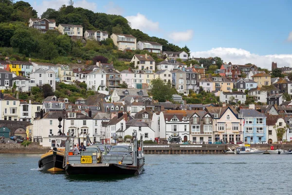 KINGSWEAR, DEVON / UK - 28 июля: View of thr Kingswear to Dartmou — стоковое фото