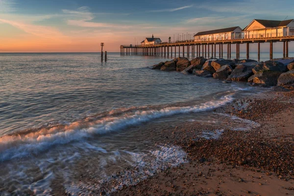 Southwold, Suffolk/Velká Británie – 24. května: Východ slunce nad Southwold Pier v — Stock fotografie