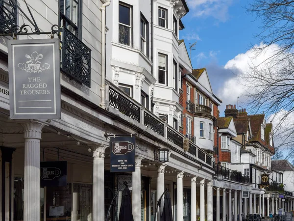 TUNBRIDGE WELLS, KENT / UK - 5 DE ENERO: Vista de los Pantiles en R — Foto de Stock