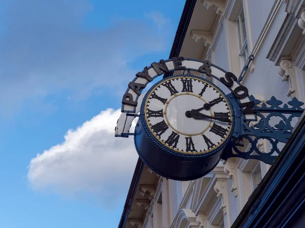 TUNBRIDGE WELLS, KENT / UK - JANUARY 5: View of the Payne and Son — стоковое фото