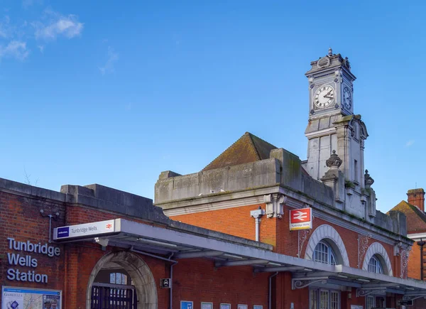 Tunbridge brunnen, kent / uk - 5. januar: blick in richtung bahn — Stockfoto