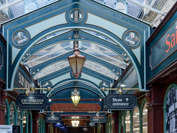 TUNBRIDGE WELLS, KENT / UK - JANUARY 5: The Great Hall Arcade in — стоковое фото