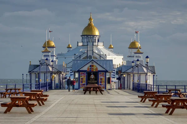 EASTBOURNE, ESTE SUSSEX / Reino Unido - 7 DE ENERO: Vista del muelle de Eastbourne —  Fotos de Stock