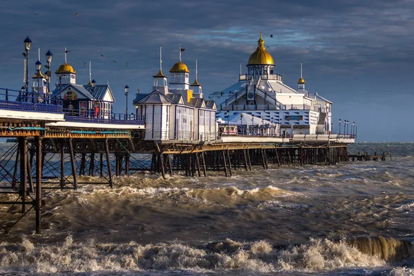 EASTBOURNE, ESTE SUSSEX / Reino Unido - 7 DE ENERO: Vista del muelle de Eastbourne —  Fotos de Stock