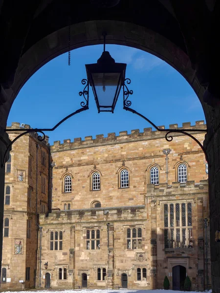 Durham, County Durham/Uk - 19 januari: Vy över den Castle entra — Stockfoto