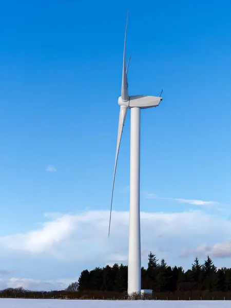 GATESHEAD, TYNE AND WEAR/UK - JANUARY 19 : Wind turbine near Gat — Stock Photo, Image