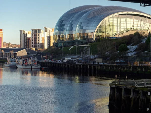 GATESHEAD, TYNE AND WEAR / UK - 20 DE ENERO: Vista del Sage Buil — Foto de Stock