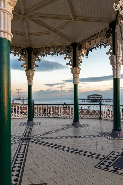 BRIGHTON, SUSSEX DE L'EST / RU - 26 JANVIER : Vue d'un kiosque à musique en B — Photo