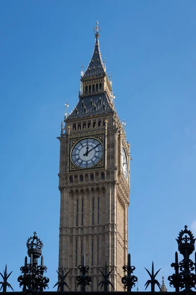 Londýn - 13. března: Pohled na Big Ben v Londýně na 13 března, 2016 — Stock fotografie