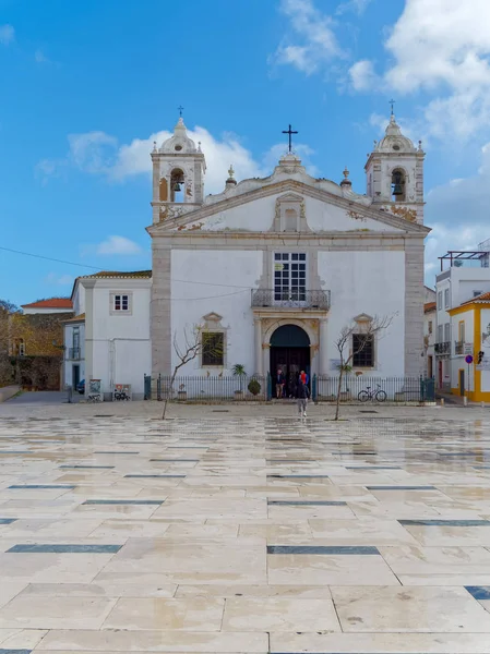 Lagos, Algarve/Portugal - 5 mars: Utsikt över St Marys Church i L — Stockfoto