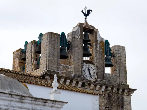 Faro, Güney Algarve/Portekiz - 7 Mart: Ca'nın çan kulesi — Stok fotoğraf