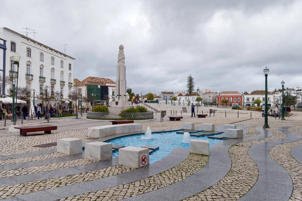 TAVIRA, ALGARVO DEL SUD / PORTOGALLO - 8 MARZO: Caratteristica dell'acqua in t — Foto Stock