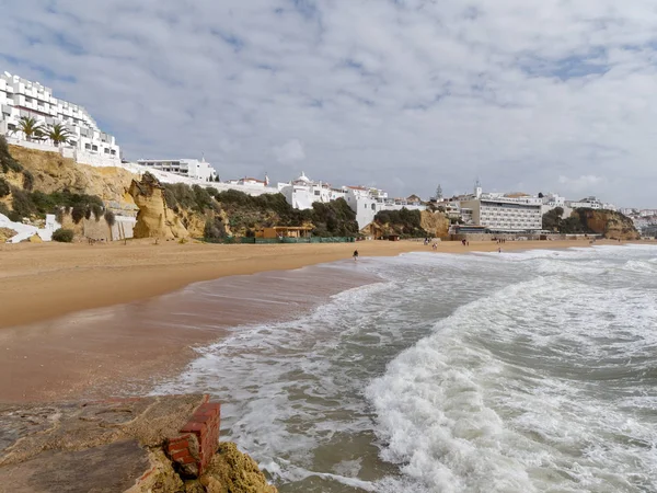 ALBUFEIRA, ALGARVA DEL SUR / PORTUGAL - 10 DE MARZO: Vista del Ser — Foto de Stock