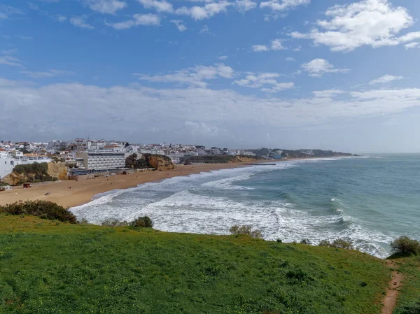 ALBUFEIRA, ALGARVA DEL SUR / PORTUGAL - 10 DE MARZO: Vista del Ser —  Fotos de Stock