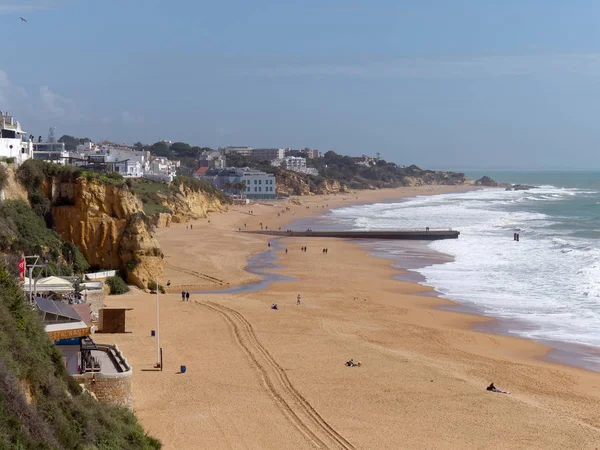 ALBUFEIRA, ALGARVA DEL SUR / PORTUGAL - 10 DE MARZO: Vista del Ser — Foto de Stock