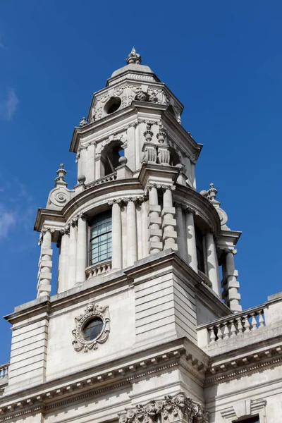 London/Storbritannien - 21 mars: Utsikt över Treasury byggnaden i London o — Stockfoto
