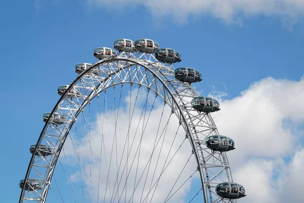 Londen/Uk - 21 maart: Weergave van de London Eye in Londen op maart — Stockfoto