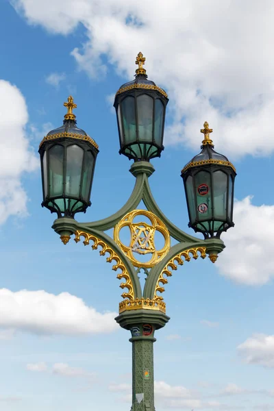 LONDRES / RU - 21 DE MARZO: Lámpara decorativa en Westminster Bridg — Foto de Stock
