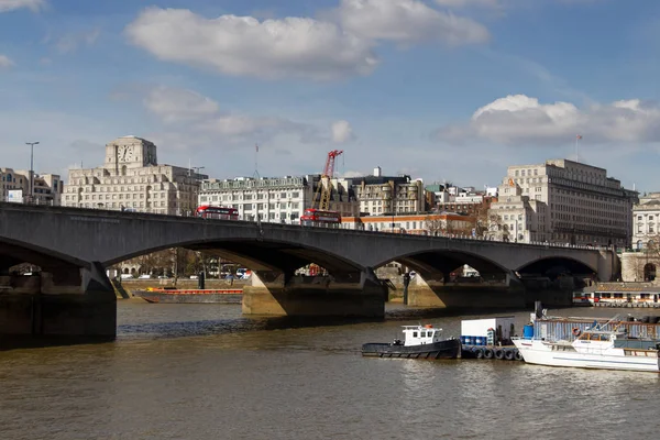 LONDON/UK - MARCH 21 : View beyond Waterloo Bridge in  London on — Stock Photo, Image