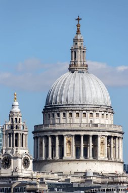 Londra/İngiltere'de - 21 Mart: St Paul Katedrali gökyüzünde