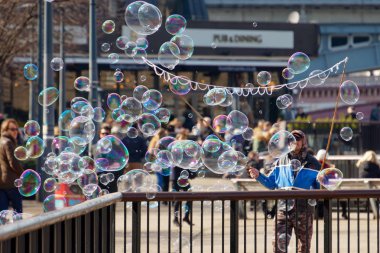 Londra/İngiltere'de - 21 Mart: Tarih boyunca South Bank Londra'da Bubbles