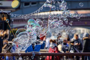 Londra/İngiltere'de - 21 Mart: Tarih boyunca South Bank Londra'da Bubbles