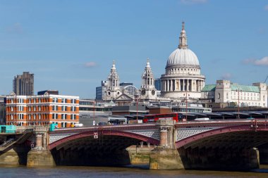 Londra/İngiltere'de - 21 Mart: St Paul Katedrali arasında Tha