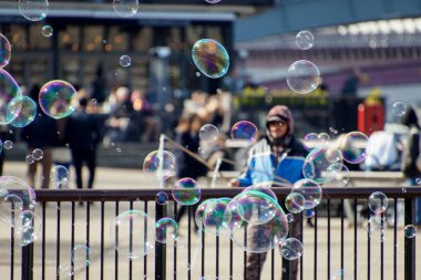 Londra/İngiltere'de - 21 Mart: Tarih boyunca South Bank Londra'da Bubbles