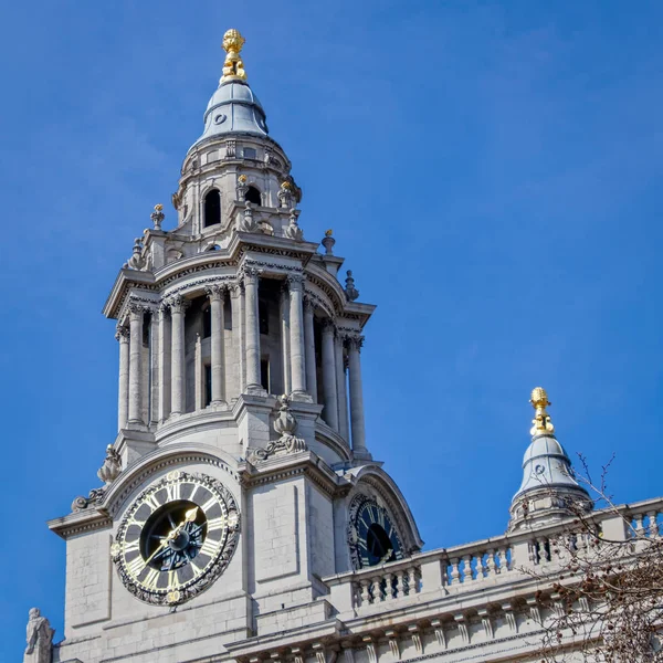 Londyn/Uk - 21 marca: Close zakładajcie widok St Pauls Cathedral w Lo — Zdjęcie stockowe