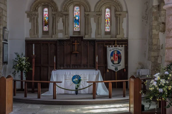 BRAMBER, SUSSEX OESTE / Reino Unido - 20 DE ABRIL: Vista interior de St Nichola — Foto de Stock