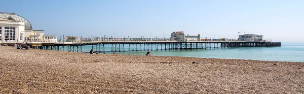 Worthing, West Sussex/Uk - 20 kwietnia: Widok Worthing Pier w W — Zdjęcie stockowe