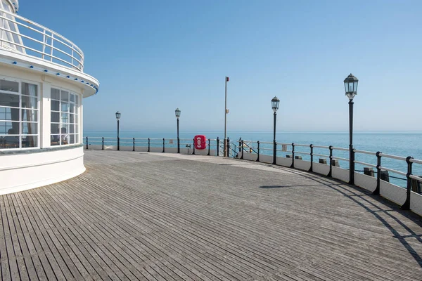 WORTHING, WEST SUSSEX / UK - ABRIL 20: Vista de Worthing Pier em W — Fotografia de Stock