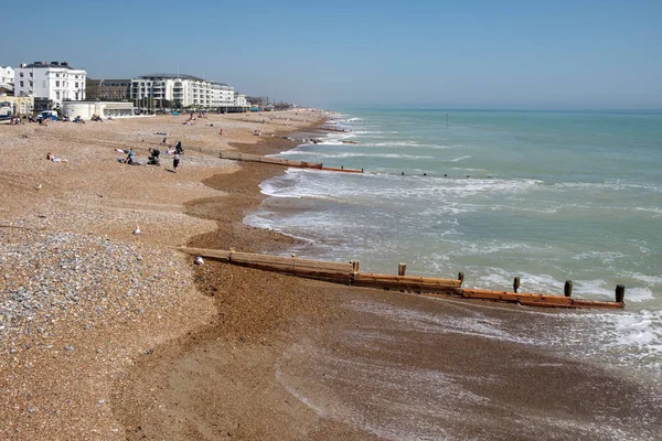 WORTHING, SUSSEX Occidental / Reino Unido - 20 DE ABRIL: Vista de Worthing Beach en — Foto de Stock