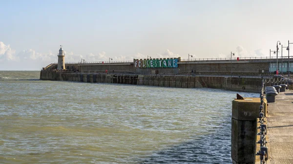 Folkestone, Kent / Uk - 12 Kasım: Deniz duvarı ve lig — Stok fotoğraf