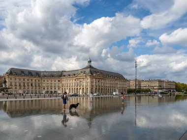 Bordeaux / Fransa - 19 Eylül: Miroir d 'Eau Place de la Bou