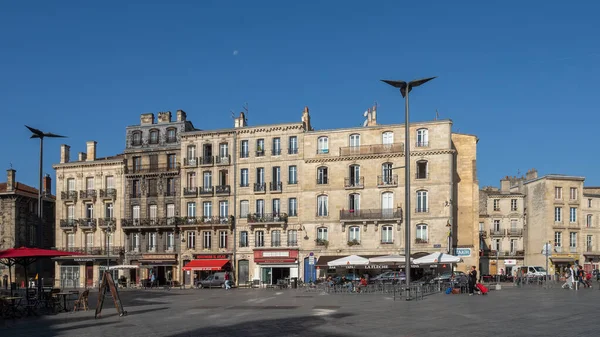 Bordeaux / Francie - 21. září: Kavárny a restuarants vedle t — Stock fotografie