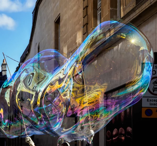 Bath, Somerset / Uk - 2 oktober: Bubblemaker werkt zijn magie in — Stockfoto